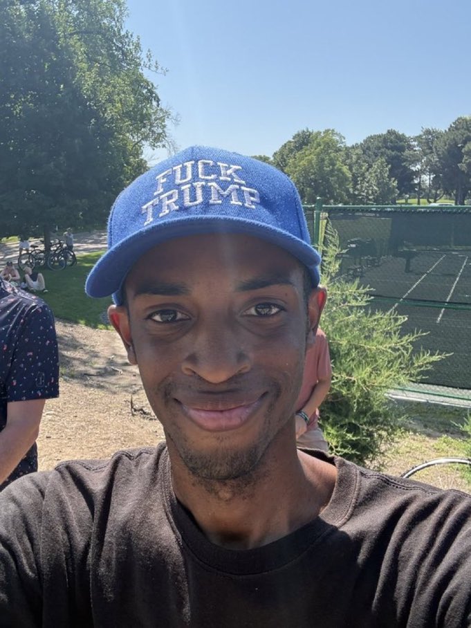 Caption this👇