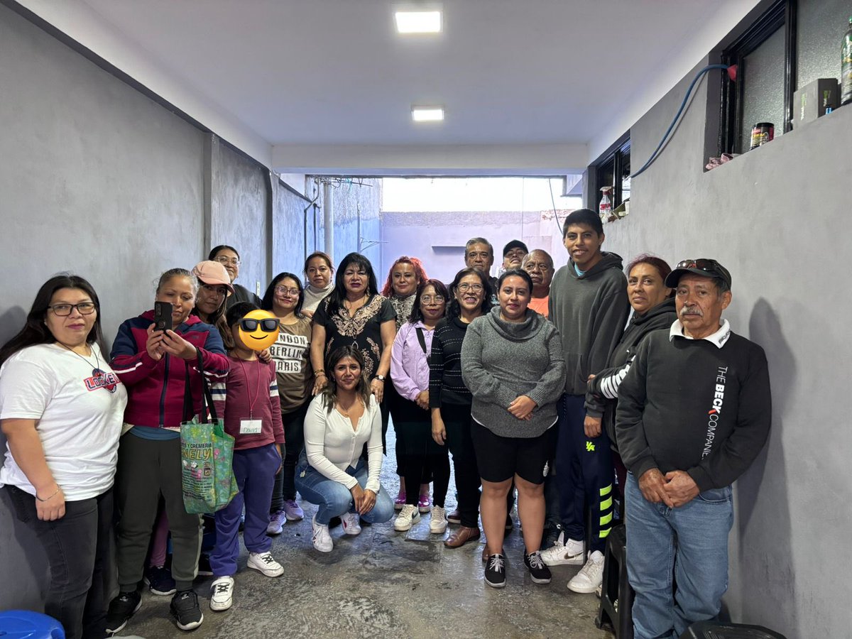 En <a href="/Alc_Iztapalapa/">Alcaldía Iztapalapa</a>  respaldamos a nuestra presidenta <a href="/Claudiashein/">Claudia Sheinbaum Pardo</a> 

Durante nuestra plática de #IztapalapaEnMovimiento las vecinas y los vecinos de la colonia #LomasdeZaragoza externaron su respaldo a las iniciativas que aprobamos en las y los <a href="/DiputadosMorena/">Tus Diputadas y Diputados Morena</a>  en <a href="/Mx_Diputados/">H. Cámara de Diputados</a>