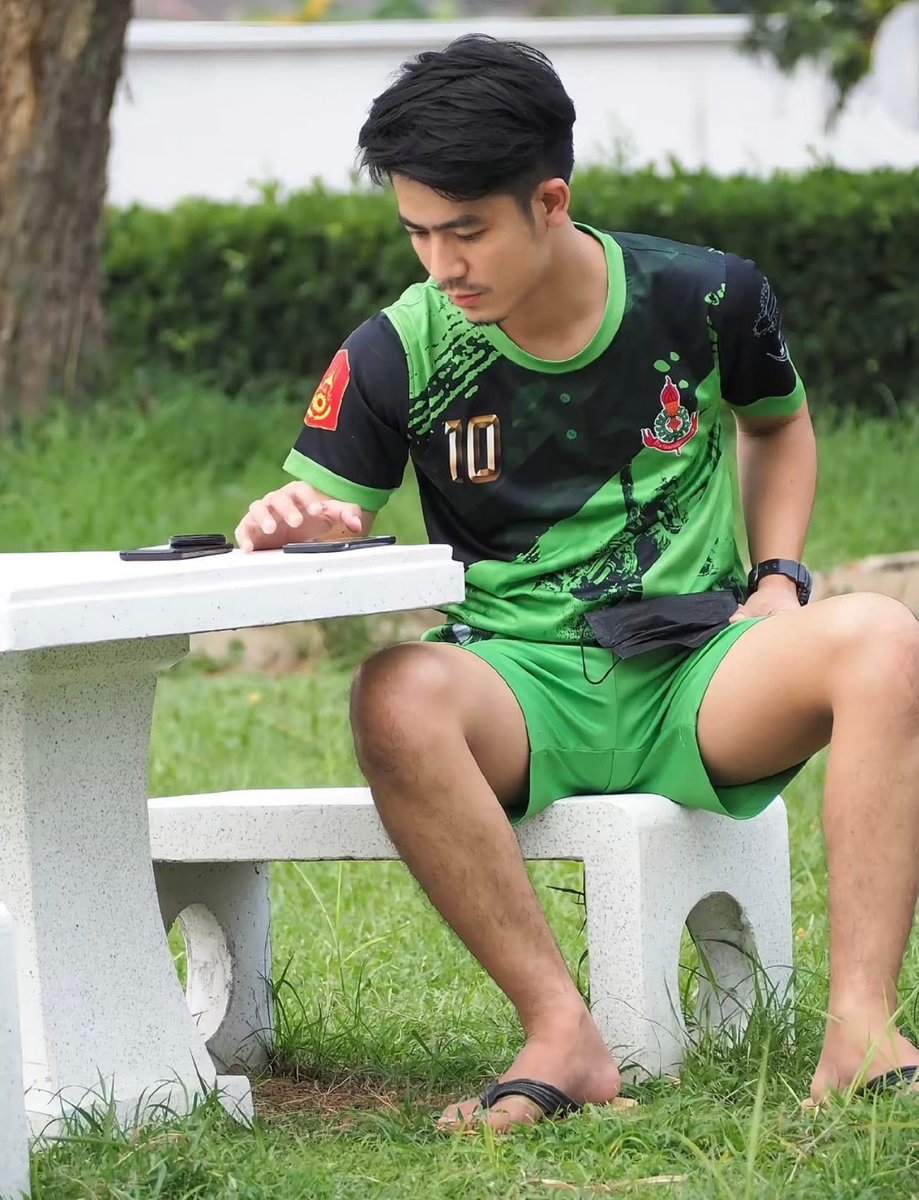 สีเขียวเหนี่ยวไข่