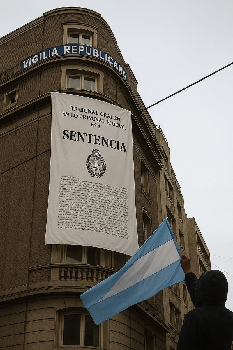 🏛 Hace casi 5 años, el 17 de agosto de 2020, colgamos por primera vez una bandera desde este balcón, en Juncal y Uruguay.
Fue sobre la casa de CFK.
Para decir: la calle también es nuestra.
Desde entonces, no dejamos de flamear por la República.

Este 17 de agosto, cinco años