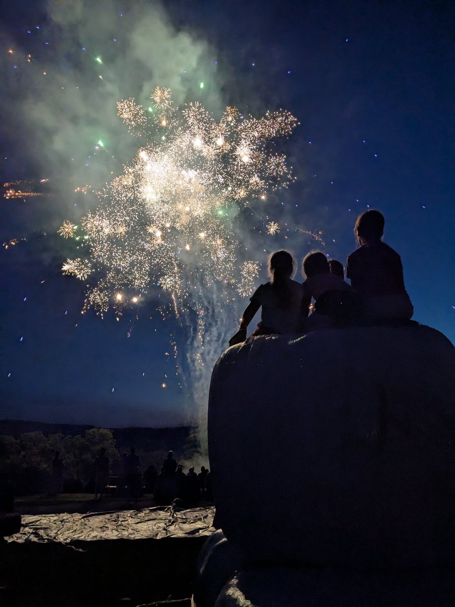Marianne Wright (@mair__wright) on Twitter photo The Glorious Fourth 
oh to be seven and sitting on a hay bale The Glorious Fourth 
oh to be seven and sitting on a hay bale