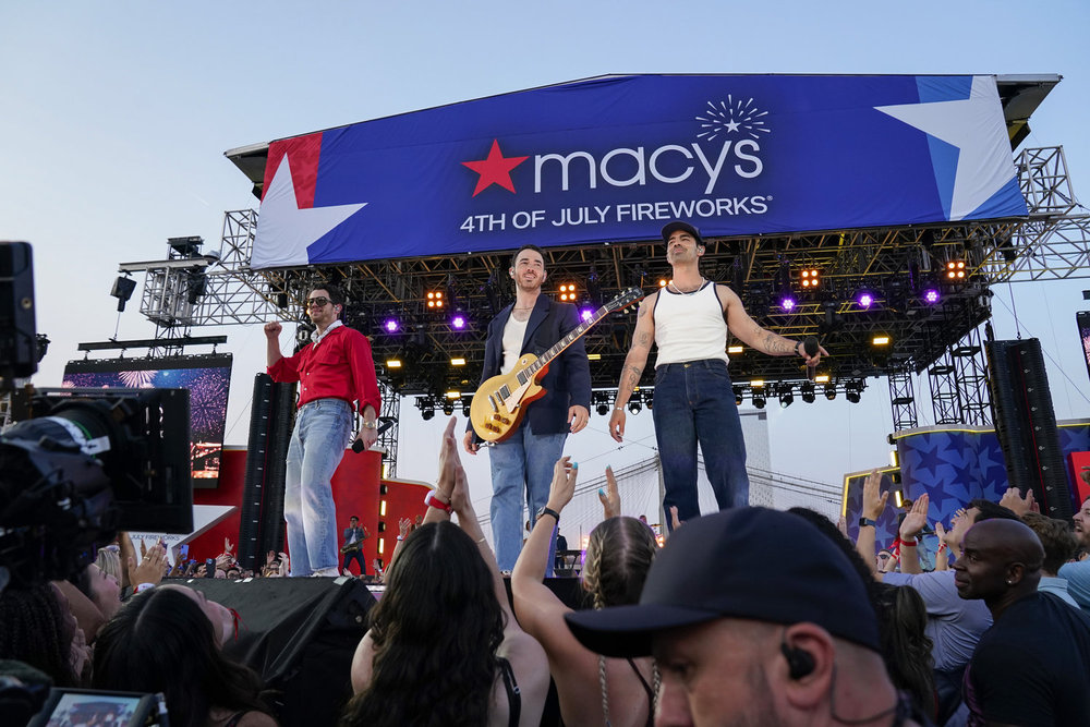 Jonas Brothers performing at Macy's 4th of July Fireworks celebration (Ralph Bavaro/NBC)