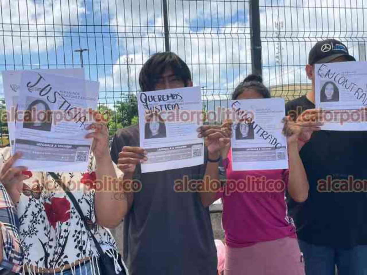 Jalal_Moon's tweet photo. @RedDiversidad Alexis Noé, chicx trans de a penas 21 años. Ya había denunciado robo a su casa, sabía quienes eran las personas y al reclamarles… Primero desaparecida y ayer su cuerpo sin vida. En Veracruz no cesan los crímenes de odio. Xalapa y Emiliano Xalapa exigen justicia. 🏳️‍⚧️🏳️‍🌈 https://t.co/uqb60eexRE