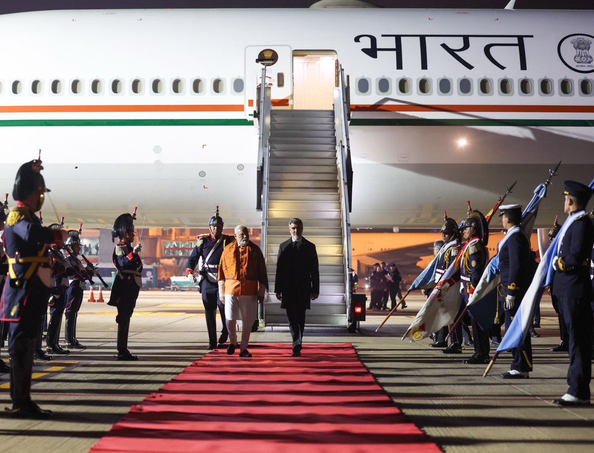 Narendra Modi tweet media