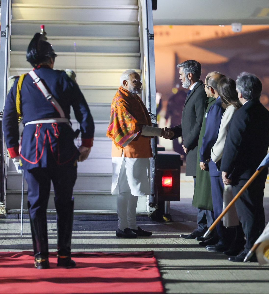 Narendra Modi tweet media