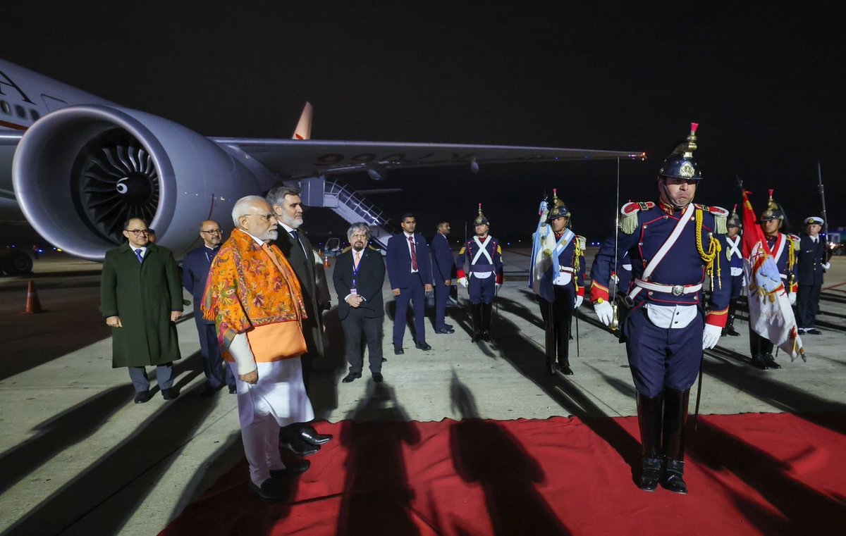 Narendra Modi tweet media