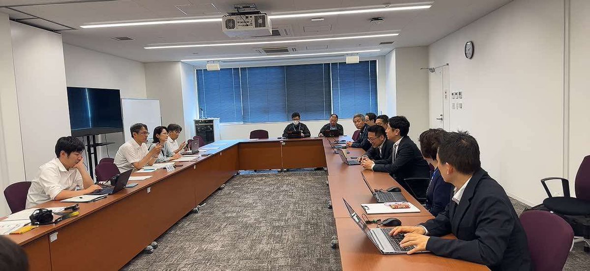 k_shiragami's tweet photo. 滋賀県守山市さまと広域での防災協定を調印しました！昨年の大手保険会社に続き、自治体と初の提携とのことで日経新聞にも掲載いただきました！引き続き、頑張ります！ https://t.co/1Ox8DCMh5d