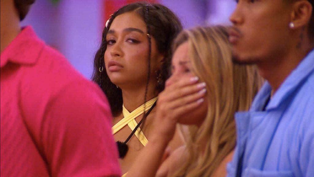 who needs enemies when you have fake friends like this… mind you this is cierra’s handler😭😭