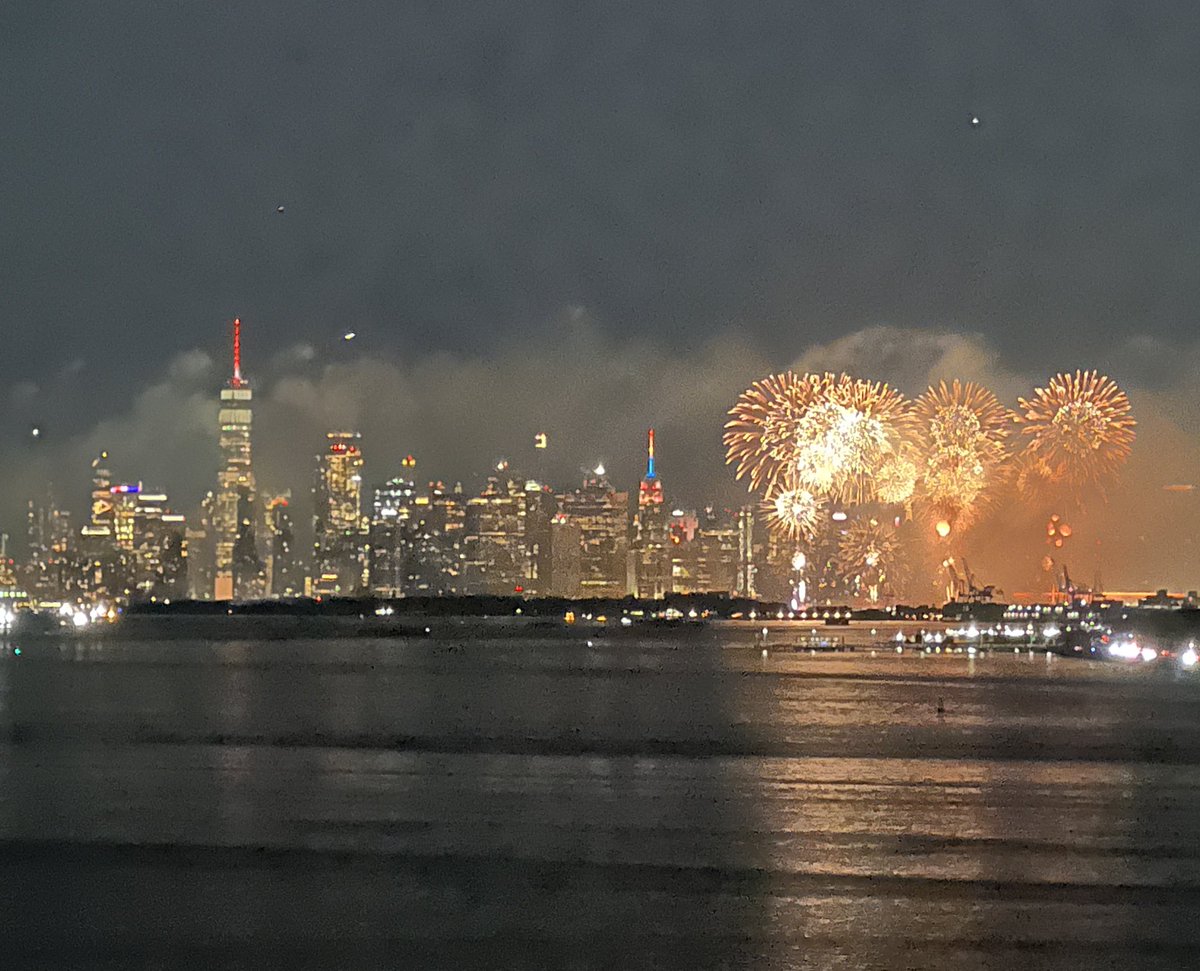 Tesslagra's tweet image. This is like AWE. 
It getting heavy 🎇