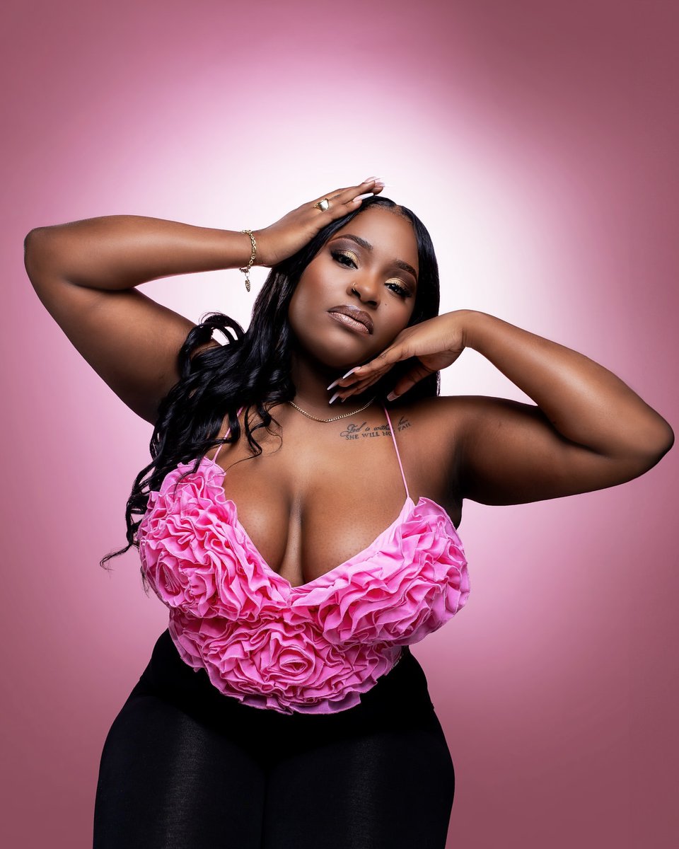 🎤 Meet Haliey Smith — Nova Scotia’s rising voice 💛
 🎶 Opened for Lisa Fischer, Anderson .Paak, Deadmau5
 🎧 New single “Dizzy” drops this summer
 🌊 Honey Jam, JUNOfest, Montreal Jazz Fest alum
🎟 Catch her at #HoneyJam2025 on July 30: bit.ly/HoneyJam2025Ti…