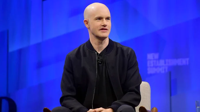 🚨 BREAKING: "🔥 BULLISH: Brian Armstrong afferma che le banche statunitensi sono chiuse oggi, ma il crypto continua a lavorare per te ogni giorno!"