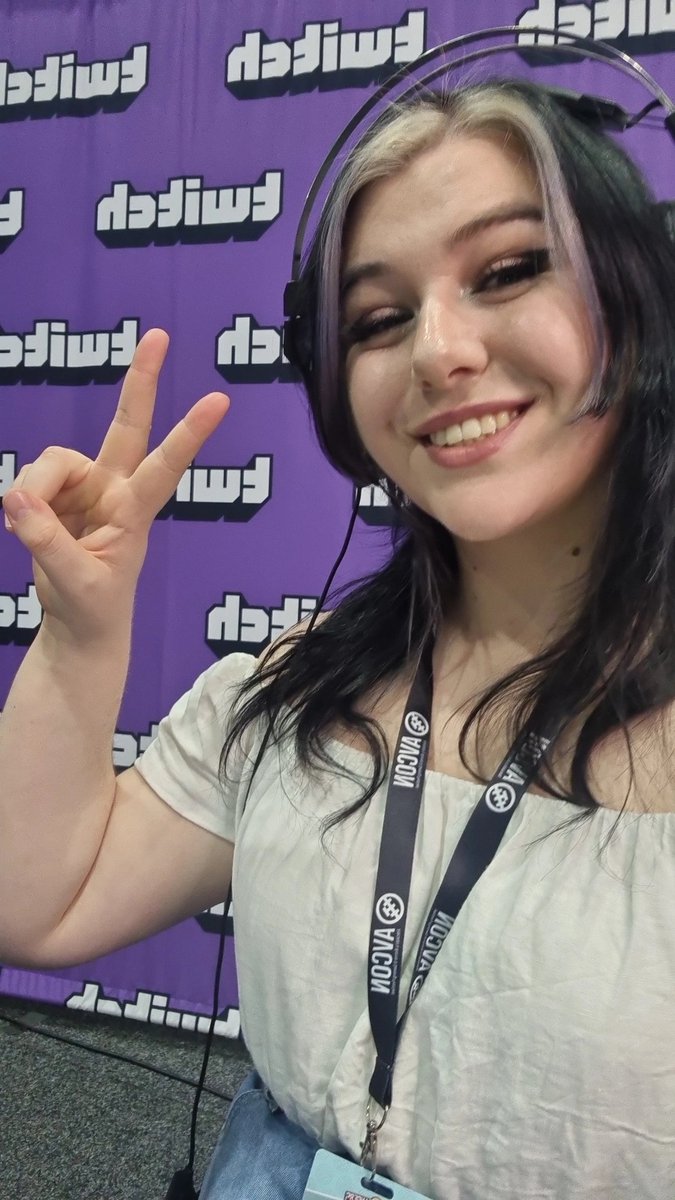 thylacxne's tweet image. NOW LIVE AT AVCON RAISING FUNDS FOR GAME ON CANCER 

twitch . tv / thylacxne