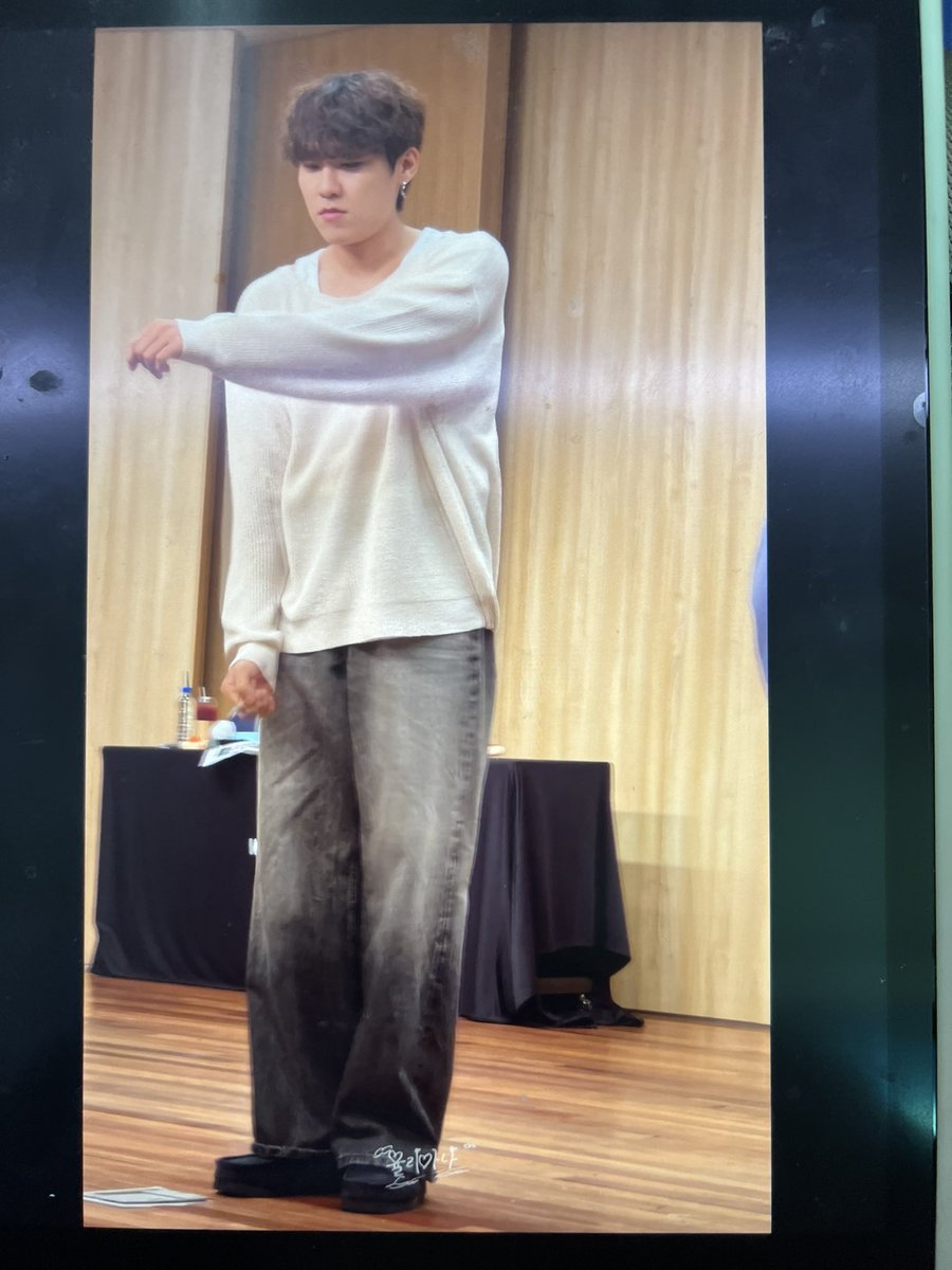 밀린 영상 편집중에 우진시♡