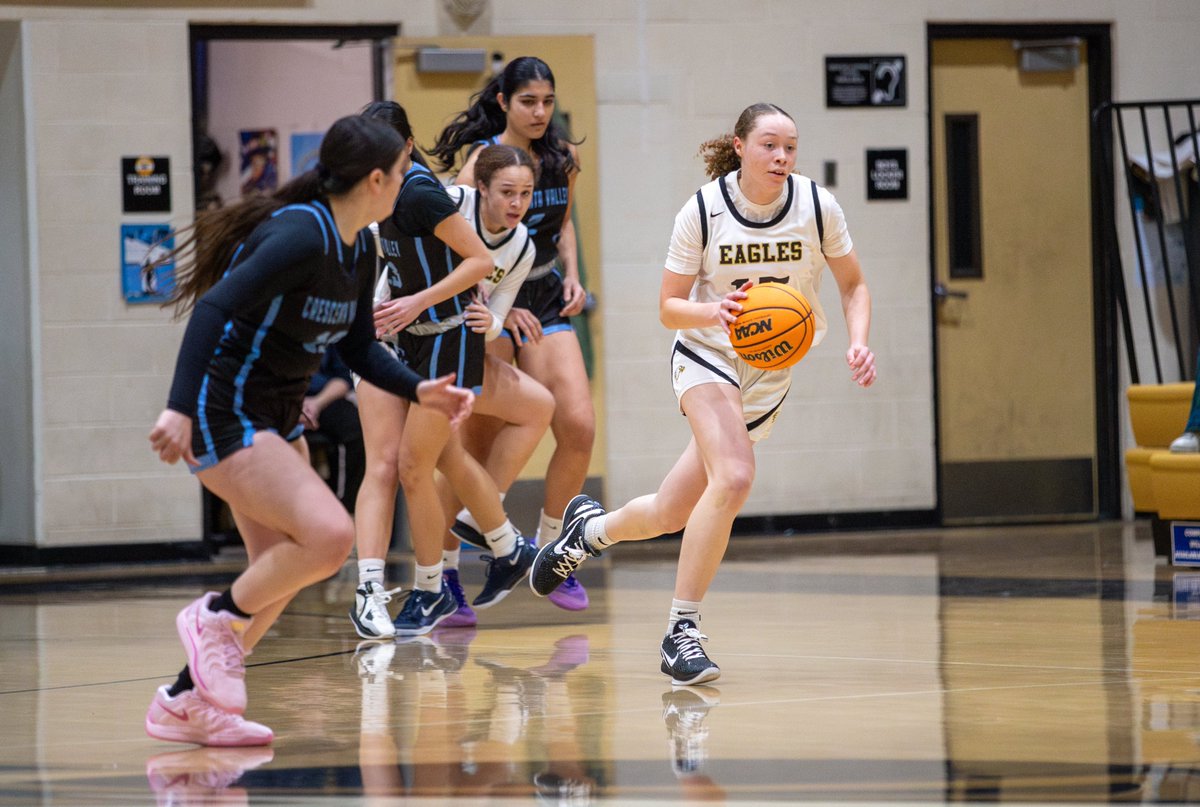 VCSDominic's tweet image. It's been quite the offseason for Oak Park girls basketball.
Both Karisma Lewis AND Maya Urteaga, the leading scorer in Ventura County last season as a freshman (26 ppg) have transferred in. Stars from last year's CIF title team in Maya Deshautelle and Ava Rogerson also return.
