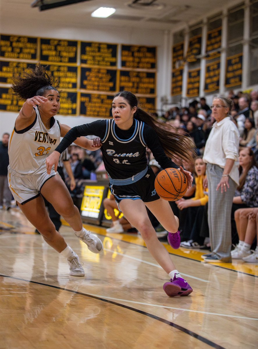 VCSDominic's tweet image. It's been quite the offseason for Oak Park girls basketball.
Both Karisma Lewis AND Maya Urteaga, the leading scorer in Ventura County last season as a freshman (26 ppg) have transferred in. Stars from last year's CIF title team in Maya Deshautelle and Ava Rogerson also return.
