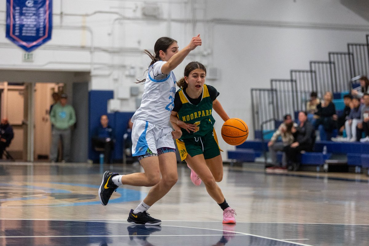 VCSDominic's tweet image. It's been quite the offseason for Oak Park girls basketball.
Both Karisma Lewis AND Maya Urteaga, the leading scorer in Ventura County last season as a freshman (26 ppg) have transferred in. Stars from last year's CIF title team in Maya Deshautelle and Ava Rogerson also return.