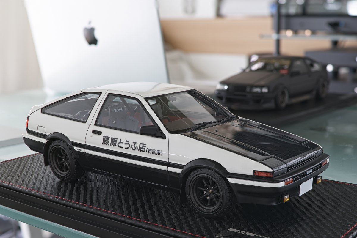 AE86といえば、やはりこちらも😊それにしても最近のモデルカーはリアルですね。ちなみに家の近くには、イニシャルDで舞台になった筑波山があるのですが、この漫画が出てから走り屋が増えて、週末の峠が渋滞してしまったのは懐かしい思い出です。