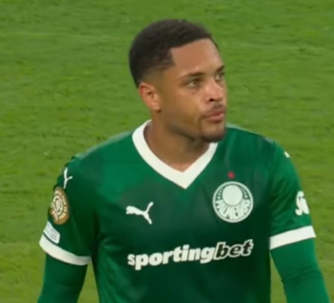 Existe algum outro jogador na história que mais enganou feito o Vitor Roque enganou um país inteiro e o Barcelona?

muleke é muito bagre kkkkkkkkkkkkkkkkk