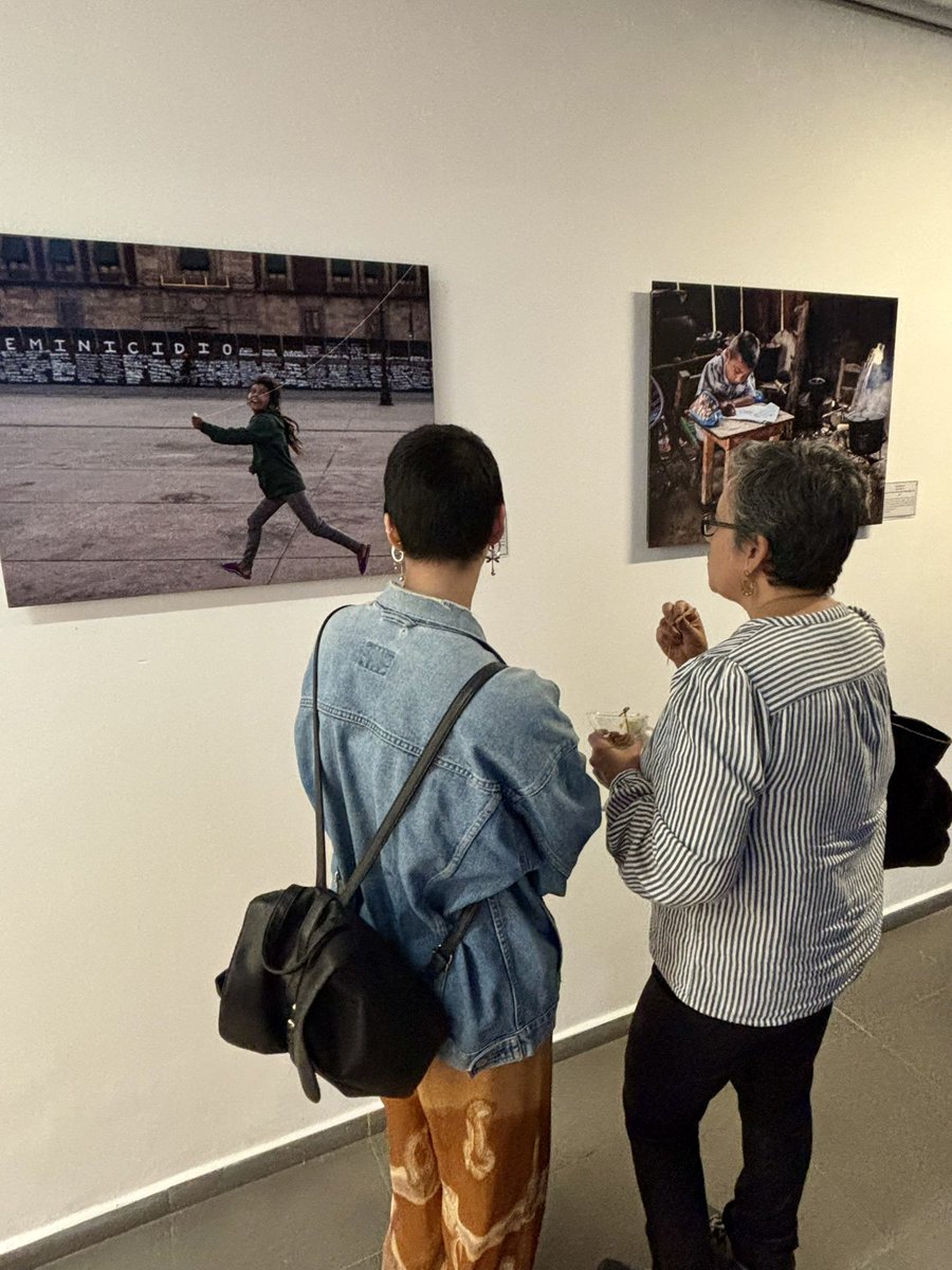 kasmexiko's tweet image. 🏆 El Premio Walter Reuter reconoce el periodismo comprometido con la democracia en México.
📸 Visita la exposición «Desde el cielo», con imágenes del archivo de Reuter, en el Goethe-Institut Mexiko
Un homenaje a la libertad de expresión.
#PremioWalterReuter #DesdeElCielo