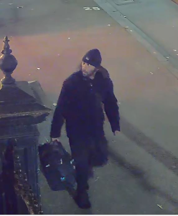 Gillian Lantouris (@gillianlant) on Twitter photo Police are looking for this man in relation to the East Melbourne synagogue arson attack last night. <a href="/9NewsMelb/">9News Melbourne</a> Police are looking for this man in relation to the East Melbourne synagogue arson attack last night. <a href="/9NewsMelb/">9News Melbourne</a>