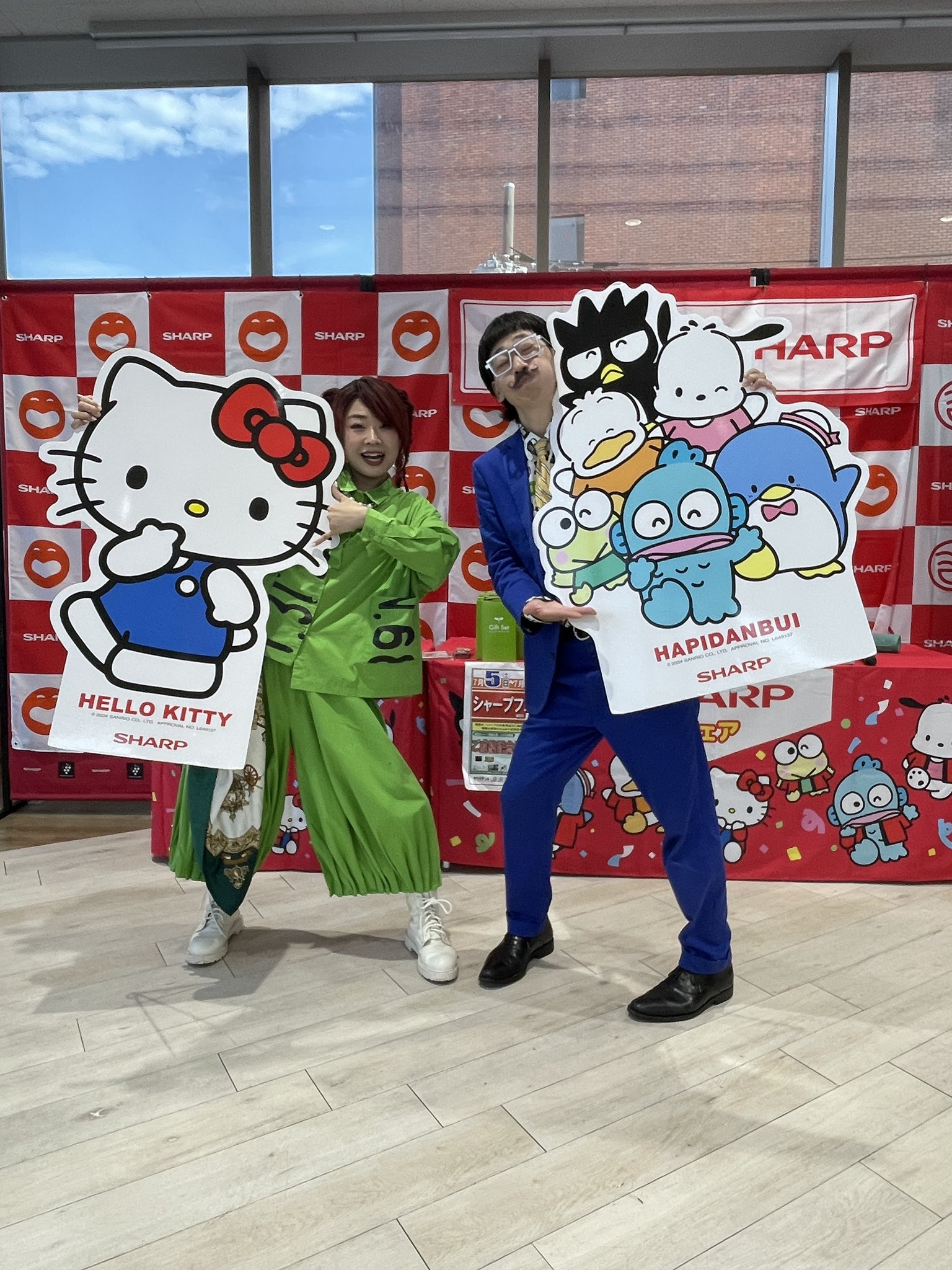 夏休みにどうですかぁ！ ロボホン　SHARP 夏休みにどうですかぁ！ ロボホン SHARP