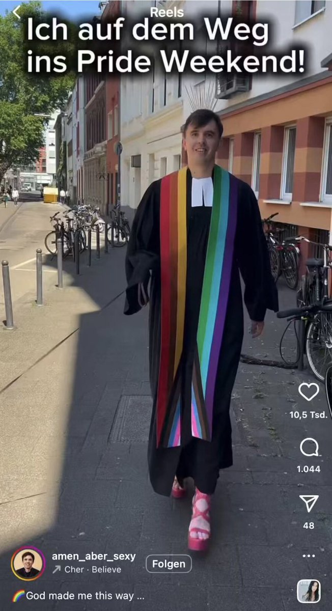 Tim Lahr, Pfarrer der ev. Kirchengemeinde Köln-Deutz/Poll findet sich in pinkfarbenen High-Heels offenbar sexy.

Ich weiß nicht, ob ich spiessig bin, aber meinem Gefühl nach, verspottet er mit diesem Outfit sein Amt.

Geht es hier um gleichgeschlechtliche Liebe oder um Fetisch?