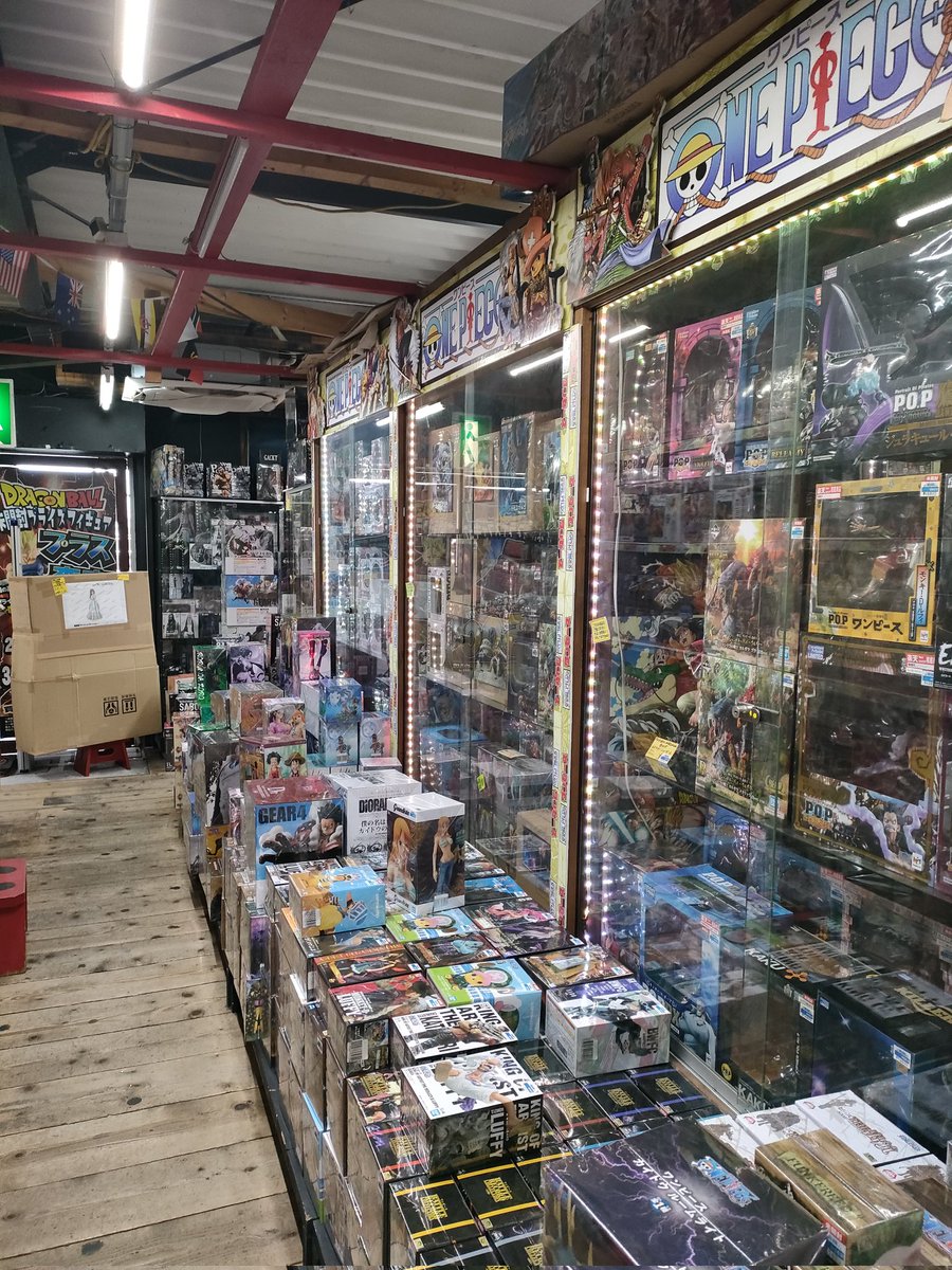 1年ぶりハンバーガーからの開放倉庫！！
美味すぎて泣いて欲しいフィギュアありすぎて泣いた。
どれ購入しようか。