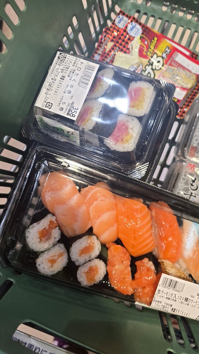 今日は下の儀。
恒例のウィンレッドさんの寿司エイム降臨の食餌。負けないぞ