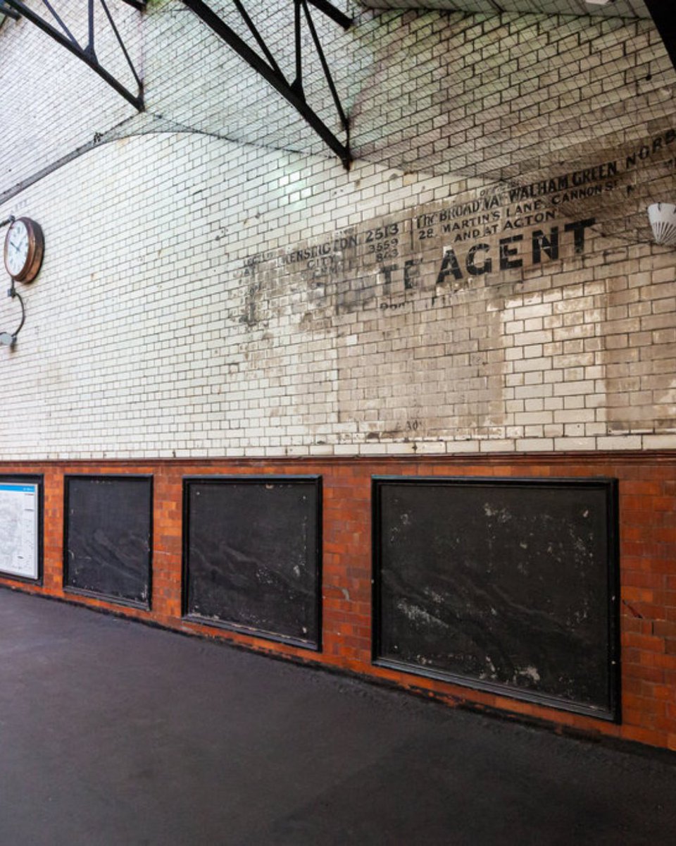 TfL's tweet image. Fulham Broadway 📍
Opened as Walham Green in 1880, the original station building was replaced in 1905 by Harry W Ford to accommodate crowds for the newly built Stamford Bridge stadium.
Comment below which football team plays here 👇