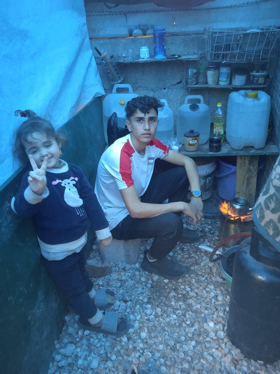 I woke up today hoping we'd find someone to help us with donations to cover our food and drink needs and help me with my studies.

But nothing has arrived yet.

No donations for two days.

I hope we find someone to stand by us.🙏gofund.me/a0ac7bdd