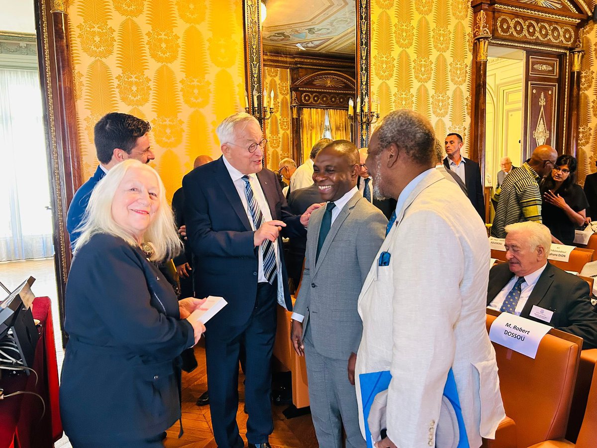 TMohamedSoilihi's tweet image. Hier à l’Académie des Sciences d’Outre-mer pour une séance consacrée à la #Francophonie ! @ASOutreMer
Occasion de dresser un premier bilan des engagements du XIXe Sommet de la Francophonie : mobilité des jeunes, entrepreneuriat et innovation, formation et éducation, numérique…