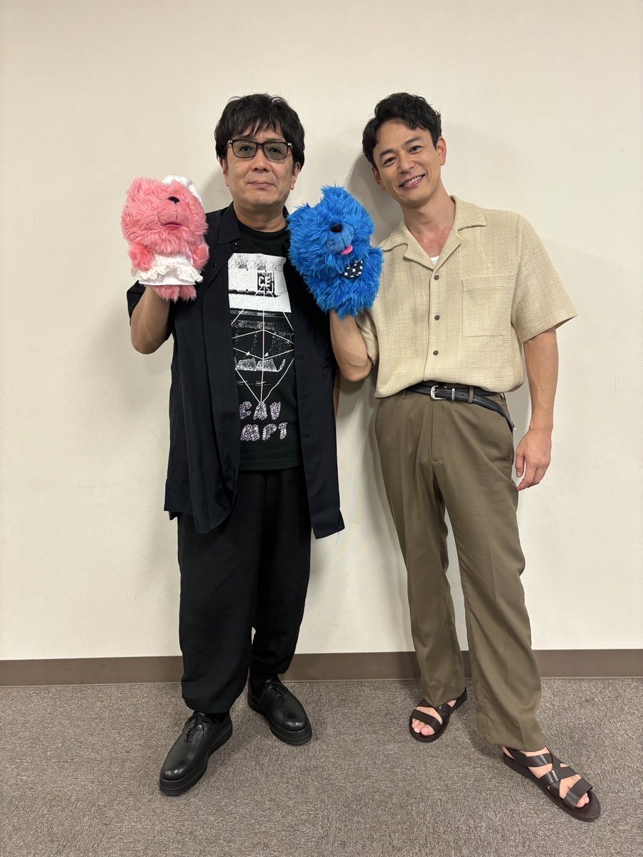 qs_mall's tweet image. 【楽屋ショット】
7月5日(土)FM802「EVENING TAP」 映画『宝島』 公開収録にお越しくださったみなさん、ありがとうございました!!
楽屋ショットをお届けします♪
#大友啓史 #妻夫木聡 #映画宝島