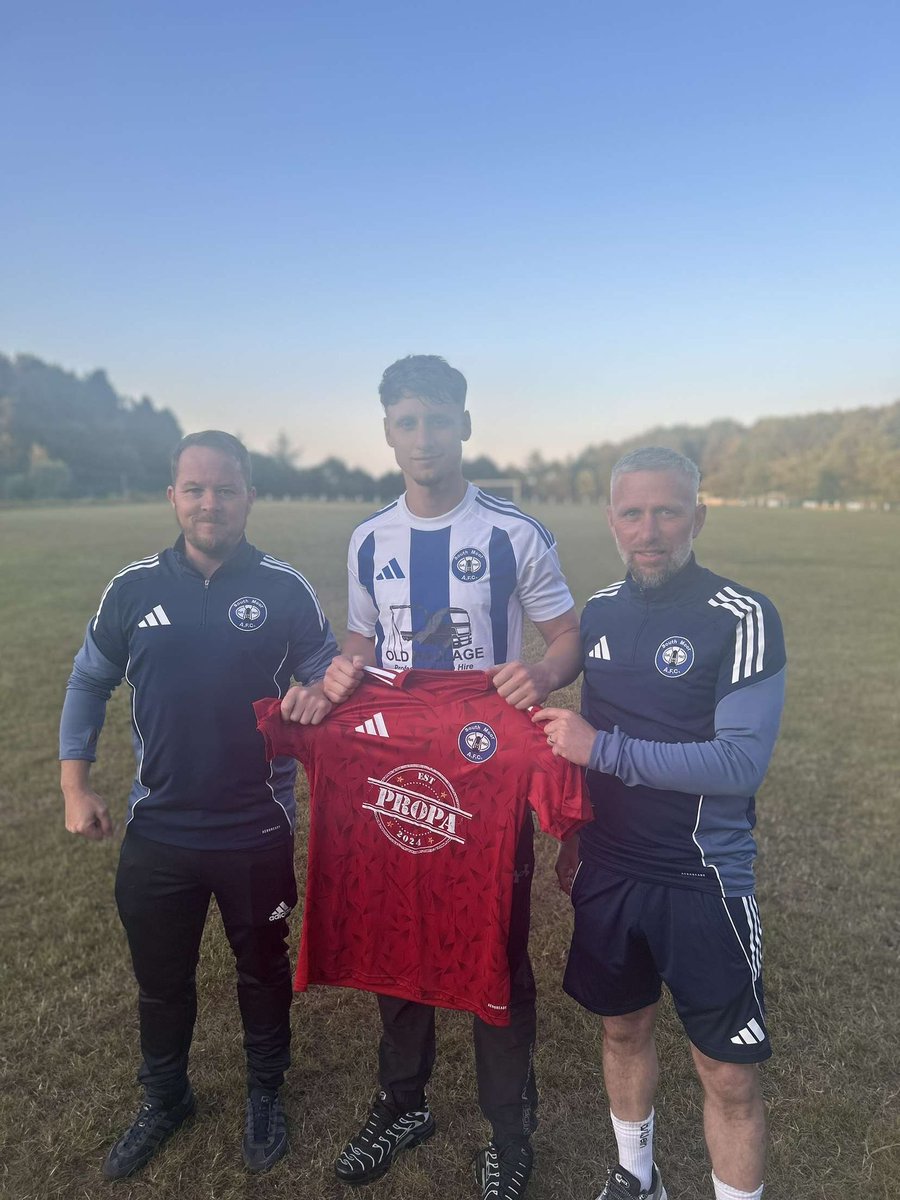 Signing number 7…

This one is no stranger to us, after a year away Jordan Palmer is back and has been flying so far adding to the managers options at full back. Great to have Jordan back maybe we will find out who hid the shoe🤔👟

#UTM