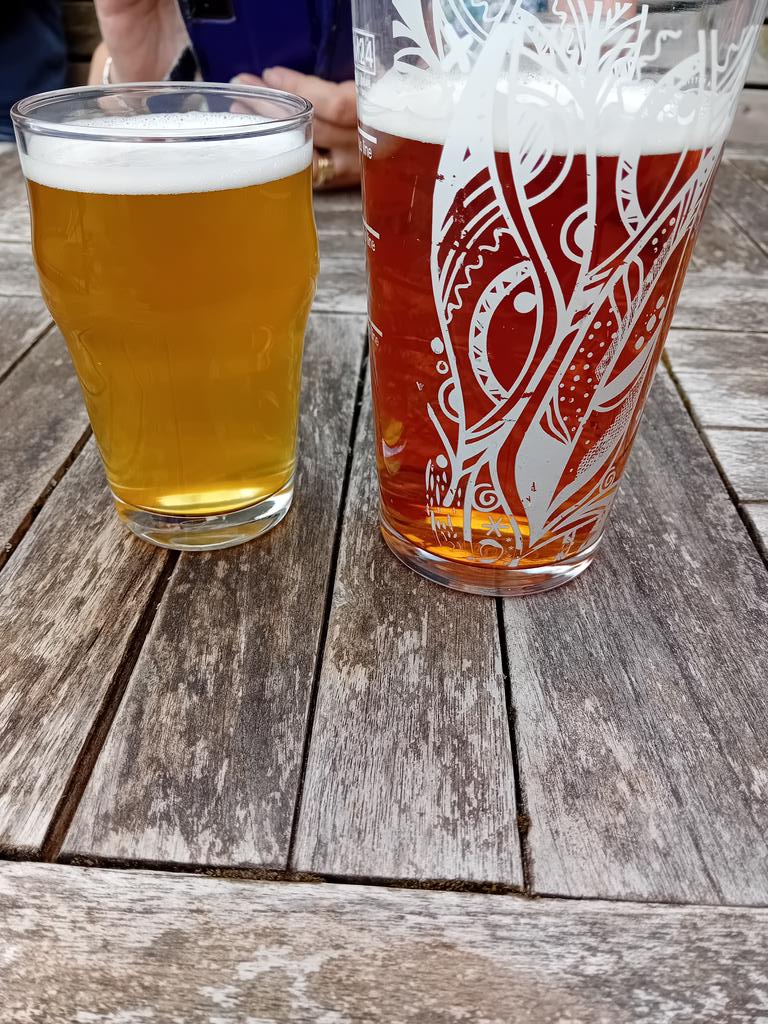 Over at <a href="/LincolnGBrewing/">LincolnGreenBrewing</a> pub Blackshale Bar and Kitchen aka White Lion Beeston and it's  the award winning Sonoma from <a href="/TrackTaproom/">Track Brewing Co Taproom</a>  which was also at my Wraggys Beer Festival in 2023 and first ever beer from Three Acre Brewery a Citra Pale , both tasting great.  #trackbrewing