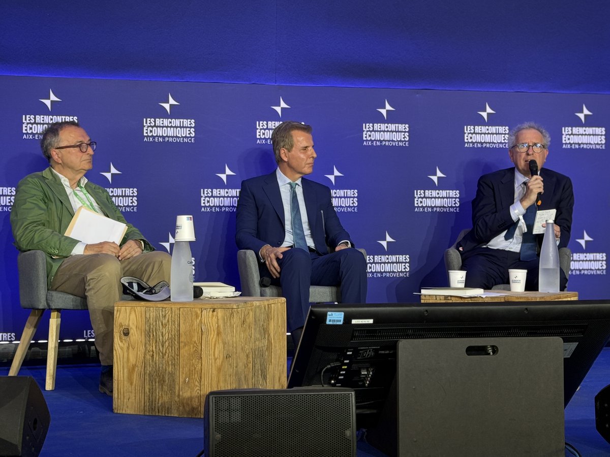 ESM_Press's tweet image. ESM MD @pierregramegna joined the panel โIs the Dollarโs Hegemony Questioned?โ at #LesRencontresEconomiques 2025 in Aix-en-Provence, sharing insights on global currency shifts and the euroโs international role.
โก๏ธWatch the video: m.youtube.com/watch?v=qjXGdSโฆ
#REAIX @Cercle_eco