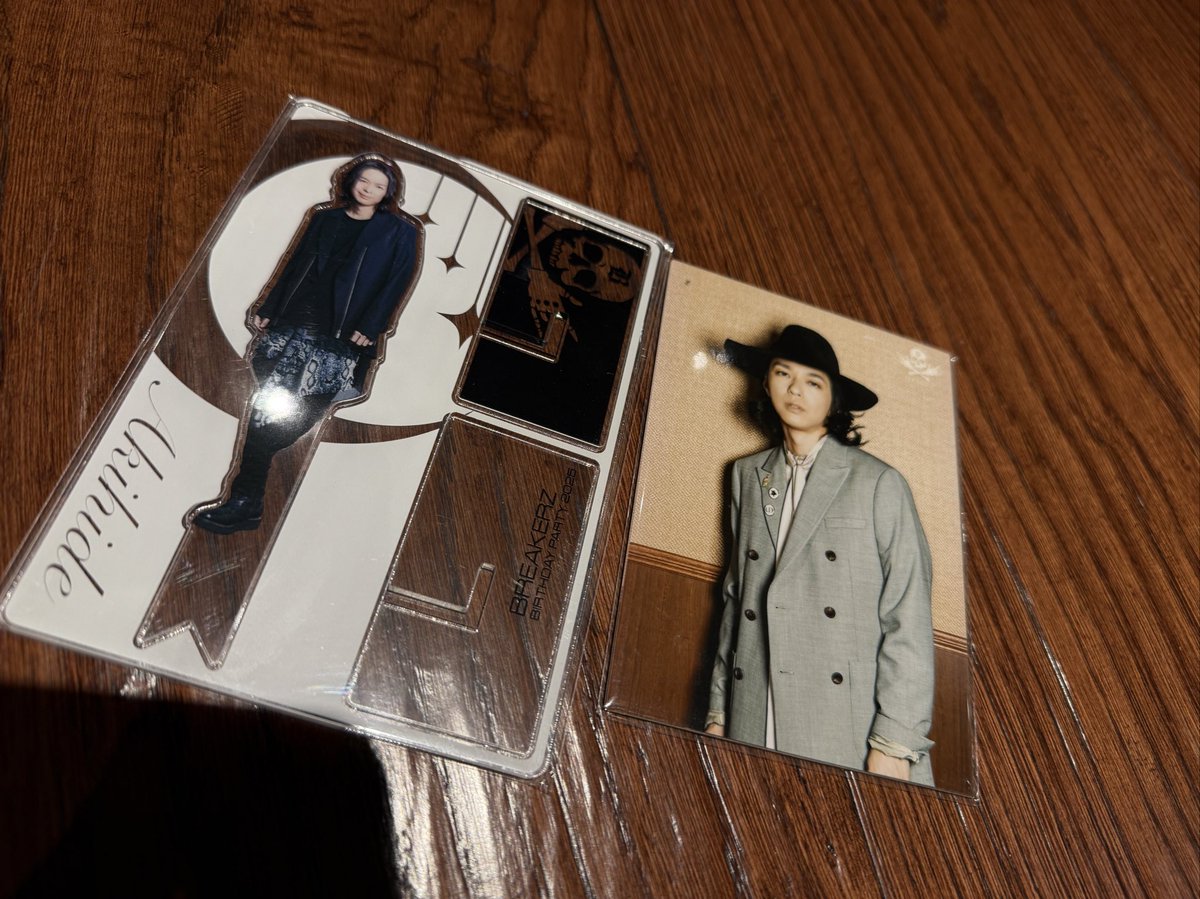 今日はBREAKERZコットンクラブ！

ギターリスト、AKIHIDEバースデー！

今日は咲き誇ろう！！

めでたい！

お祝いだー！

グッズも買おう！

#BREAKERZ
#AKIHIDE