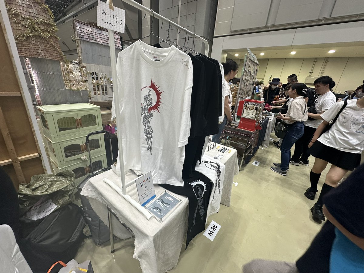 001_pascal's tweet image. ブースNo.M-88 西館の4階です!
手刷りのTシャツと真鍮の人形(手原型)
少量ですが売ってます!
#デザフェス61
#デザインフェスタ61
#デザフェス
#デザインフェスタ
#デザインフェスタ61お品書き