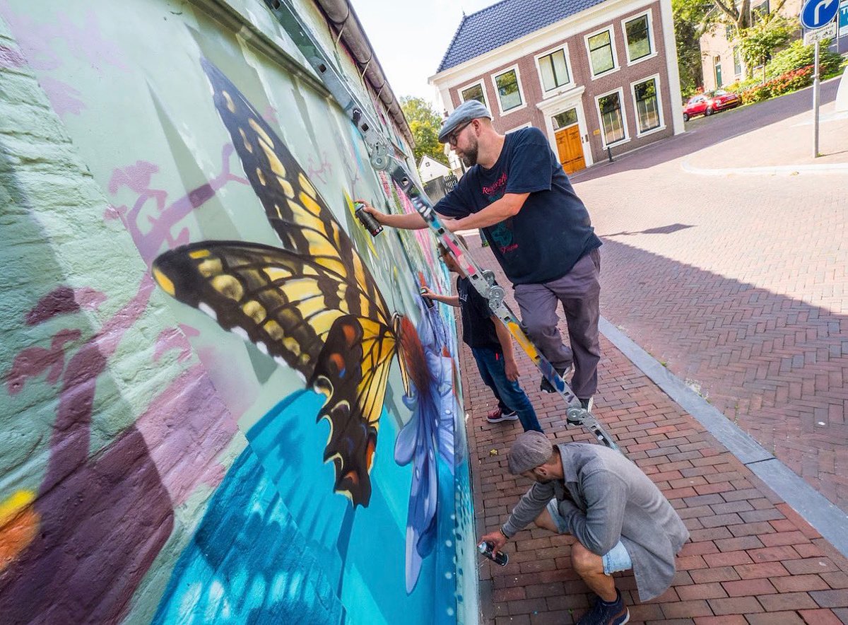 In Zoetermeer krijgen 20 transformatorhuisjes een kleurrijke metamorfose. VVD-wethouder Jan Iedema: ‘Zo’n huisje verandert in een herkenningspunt en een gespreksstarter. Als het mensen trots maakt op hun wijk, is dat precies wat we willen bereiken’. ad.nl/zoetermeer/van…