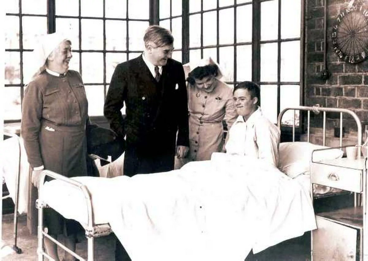Health minister Aneurin Bevan marked the creation of the National Health Service #OTD 1948 by attending a ceremony at Park Hospital, Davyhulme (later renamed Trafford General), where he symbolically received the keys. I had my tonsils out there in 1960.