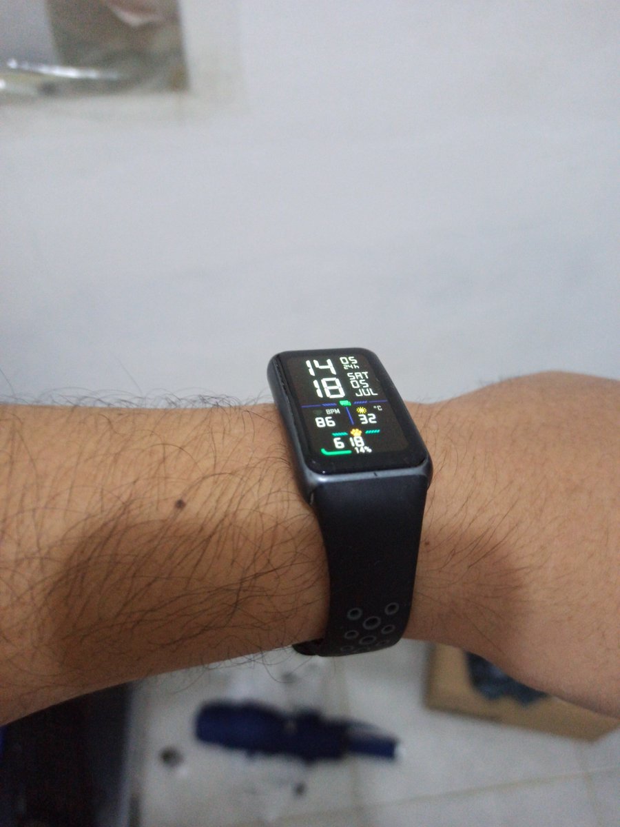 SelepasRehat's tweet photo. @tanyakanrl Band 6 beli dari awal launching masih mantap ni, dilepas kalo lgi dicharge doang. Masih nabung buat fit 4 karna saking bagusnya https://t.co/MpHMlL2Xah