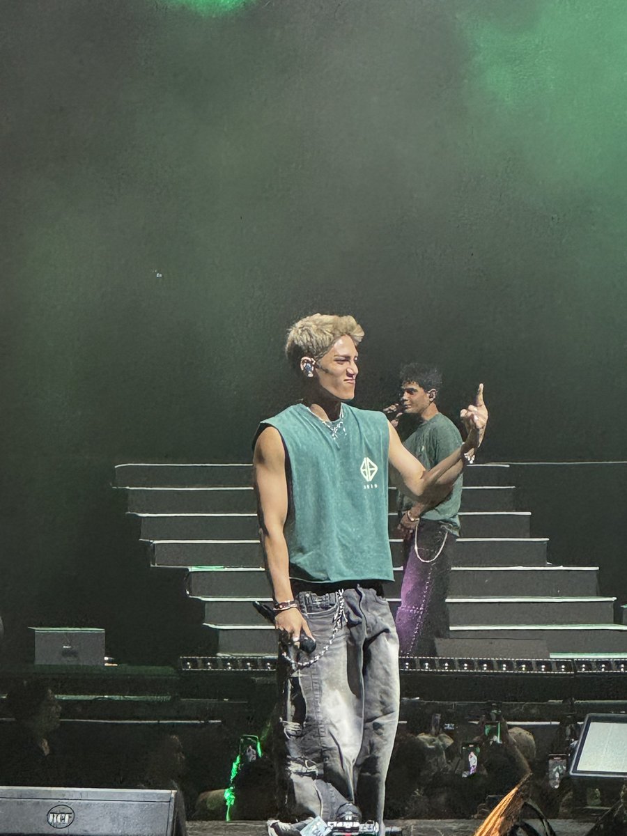 izztoberry's tweet photo. lagi nalang may watermark acKkKk 😆💜💛

SB19 RULES OPMCON
@SB19Official #SB19
#SB19ShinesPureGold https://t.co/IgM4jT4n0r