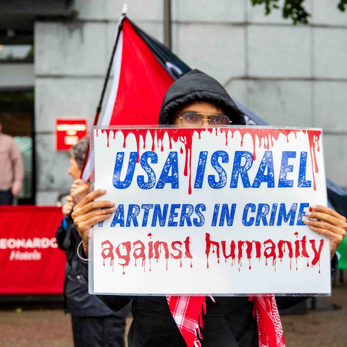 A #FourthOfJuly message from #Galway city centre yesterday.

Fair play to all those who made it out in the relentless rain to tell our American friends we're disgusted by their government-funded #GazaGenocide‌ 

#NotInOurName 
#FreePalestine
#Ireland 🇮🇪🇮🇪🇮🇪🇮🇪
