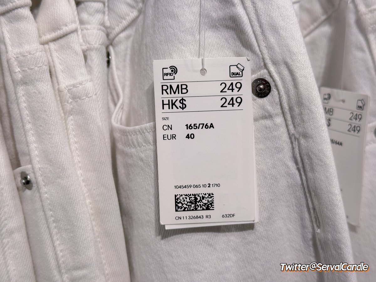 з」∠)_ 今天和家里一起去逛街买小裙子现在北京Mall都标价CNY和HKD双币种了吗…？ 主要是港币好像便宜很多的样子… 那我加币 mastercard直接换算港币结账还便宜(＞人＜;)