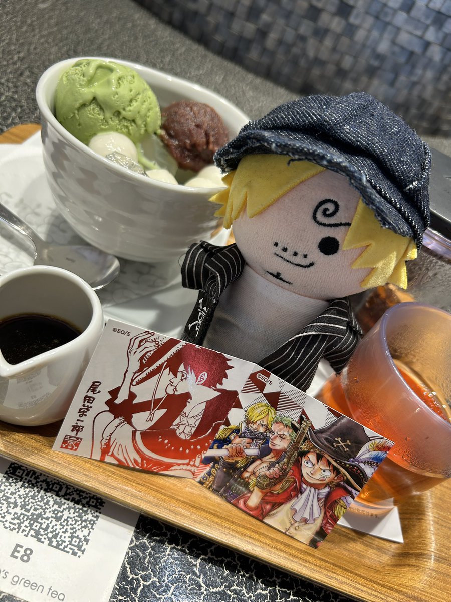 s_hirokujira's tweet image. 某アイドルグループのライブに行くレディたちだらけの店内でお茶🍵🤣