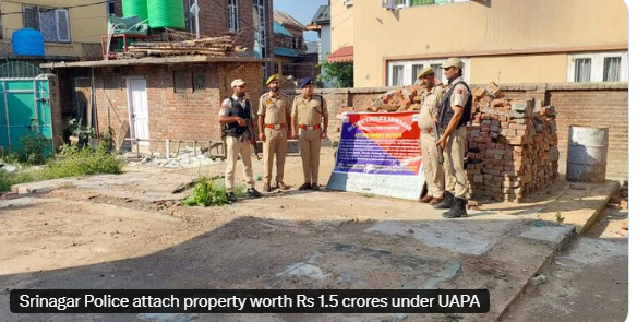 AqsaW99808's tweet image. No more safe havens for terror in Kashmir!
Srinagar Police attaches property worth ₹1.5 crore linked to terror networks in Shallabagh Khanyar.
Terror funding, assets &amp;amp; sympathizers-none will be spared
#KashmirRejectsTerror #zerotolerance 
@KashmirDespatch @atahasnain53 @zeedee93