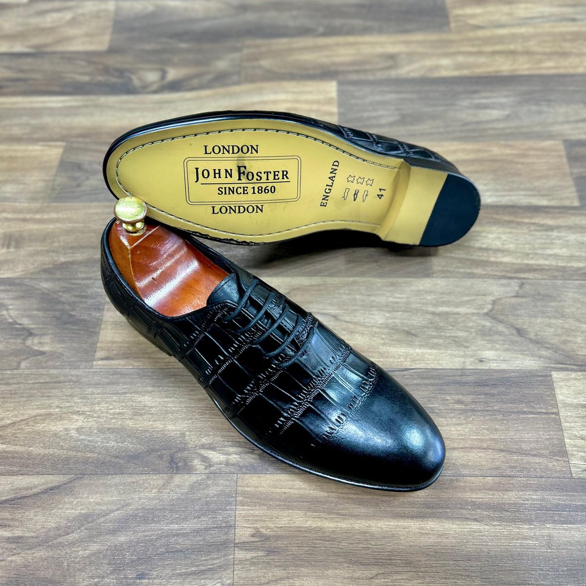 B.o.s.s.y.🇰🇪 (@mkurugenzike254) on Twitter photo Men kukaa poa should always come first,Apa <a href="/TSneakerzzz/">@TSneakerzzz</a> nakuplug na the best shoes at affordable price
F1-Ksh1999
F2-ksh3499
F3-ksh3899
F4-Ksh4899
Pay on delivery for Nairobi. Delivery country wide ☎️wa.me/+254722118566 Men kukaa poa should always come first,Apa <a href="/TSneakerzzz/">@TSneakerzzz</a> nakuplug na the best shoes at affordable price
F1-Ksh1999
F2-ksh3499
F3-ksh3899
F4-Ksh4899
Pay on delivery for Nairobi. Delivery country wide ☎️wa.me/+254722118566