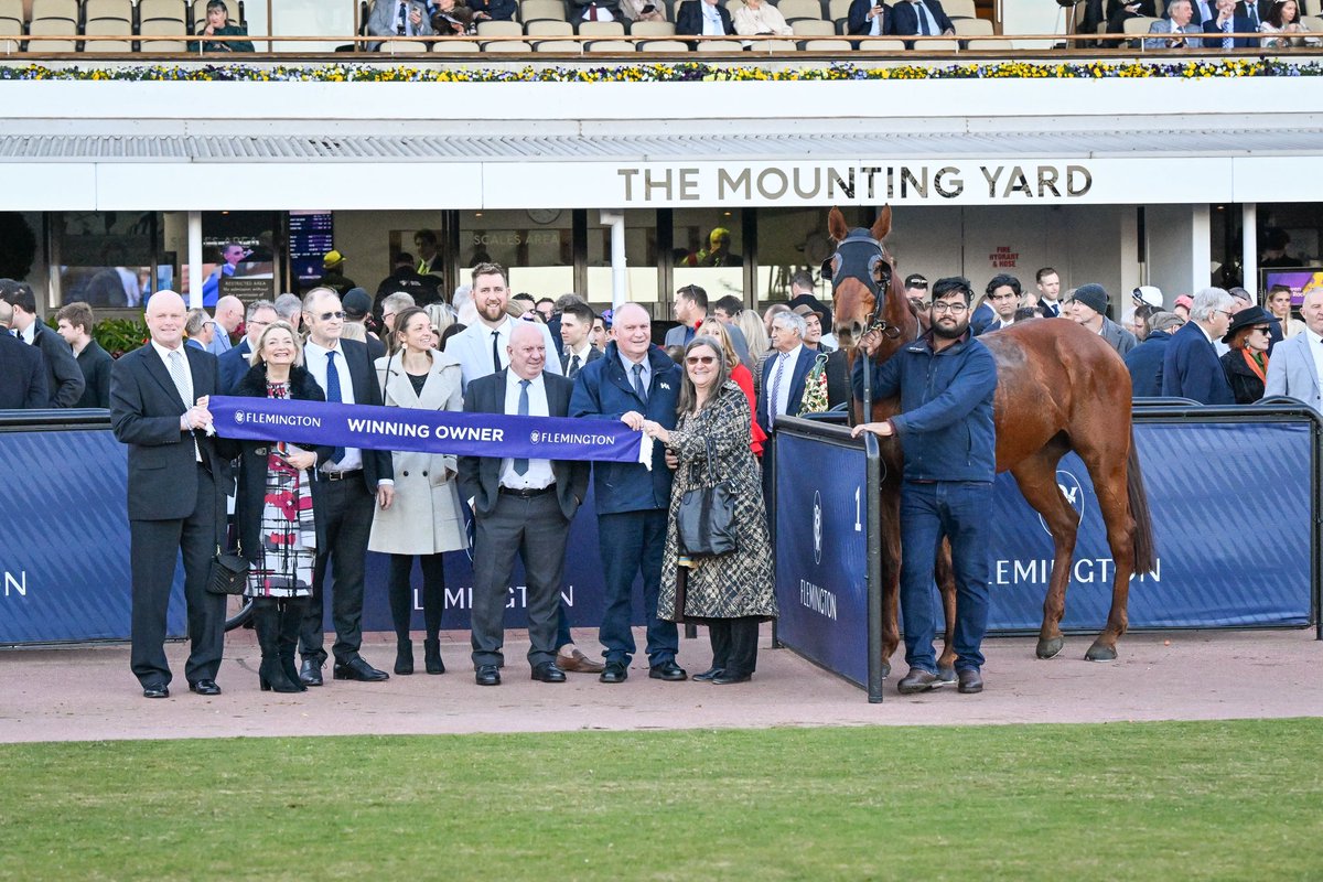 Jimmy The Bear delivers 🐻 

#WinterRacing #Flemington
