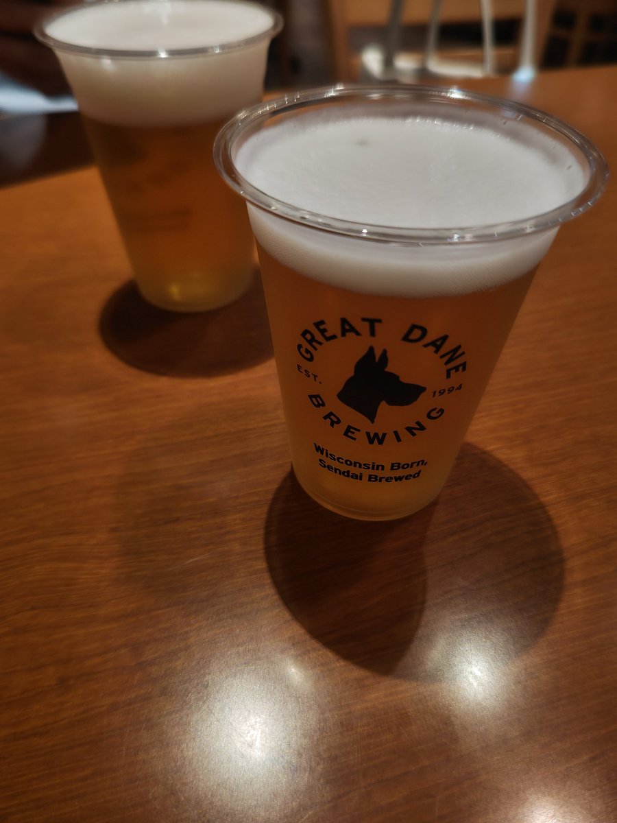 仙台藤崎さんのクラフトビールの夏まつりに来ました～！先ずはグレートデーンさんの藤崎コラボのレモンラガー、スッぱさがビールに良く会います＼(^o^)／