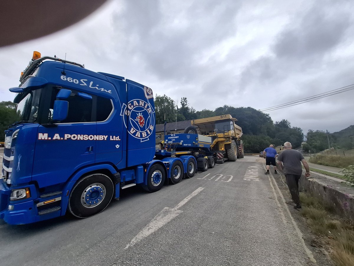 Two seperate #abload movements this week.
Long movement from #balidon quarry to the motorway via the
#highpeak, #baslow #chesterfield.
#opsbikes