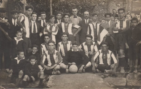 🔵⚪️𝐑𝐂𝐃 𝐄𝐬𝐩𝐚𝐧𝐲𝐨𝐥, 𝐜𝐥𝐮𝐛 𝐠𝐞𝐫𝐦𝐚̀

Per poc que us hi hagueu fixat haureu vist que el CF Organyà i el RCD Espanyol comparteixen colors. I no és cap casualitat…

🆕L’article ja a la web!
➡️ cforganya.cat/category/histo…